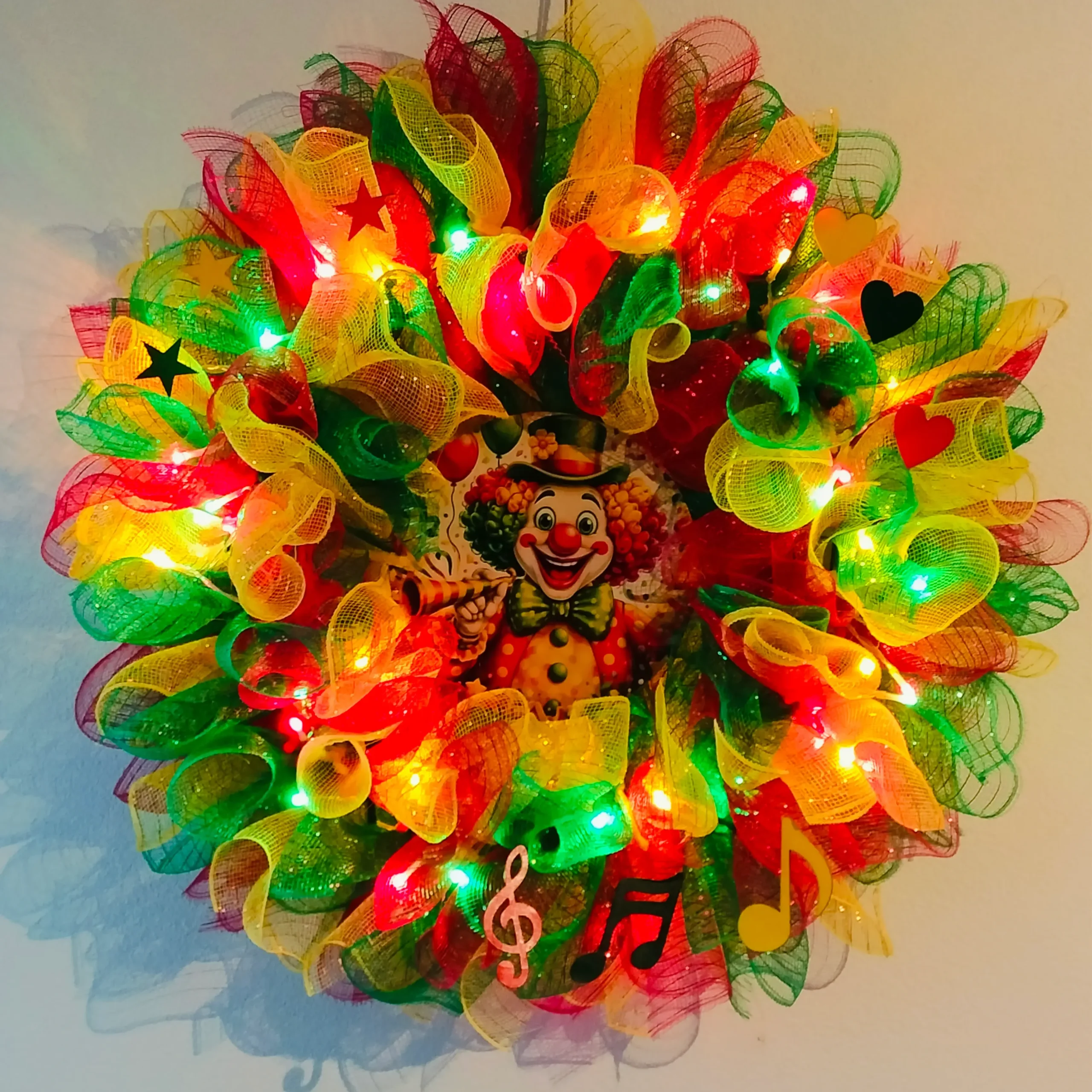 carnavalskrans met decoratie