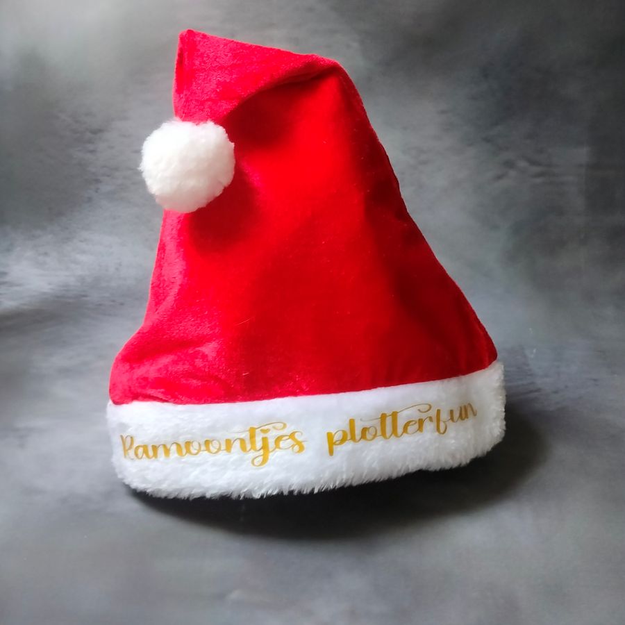 Kerst muts met naam. bedrukking in de kleur goud