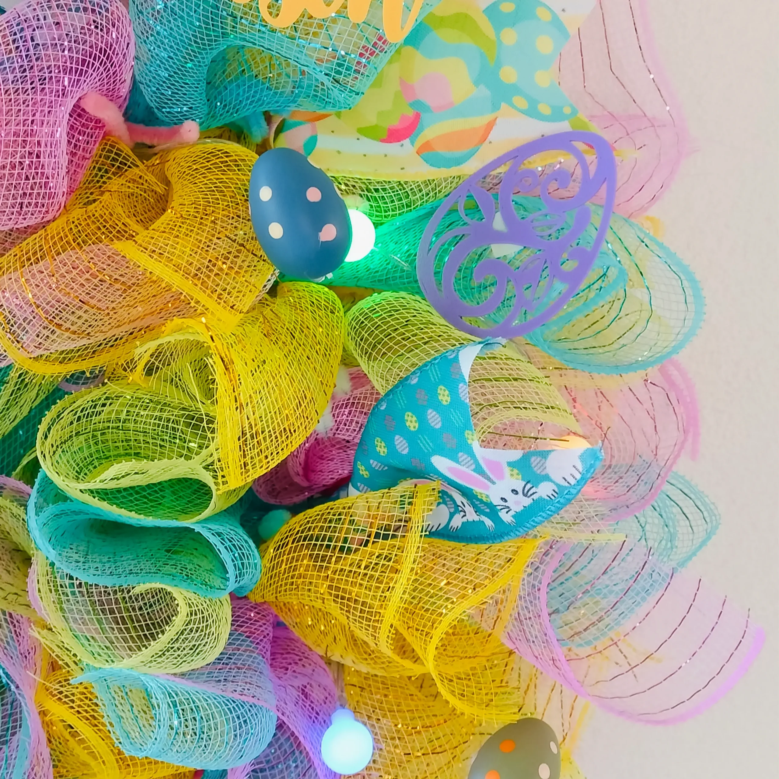 paaskrans met lampjes paasei