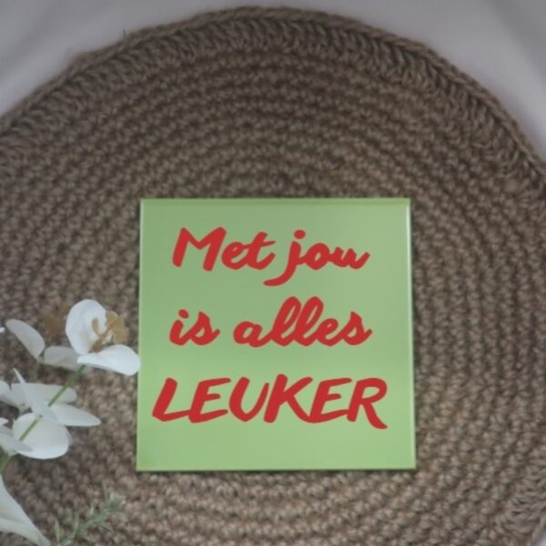 Tegel met tekst in de kleur groen met een leuke tekst erop bedrukt.