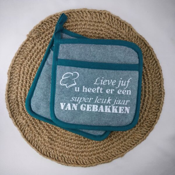 Pannenlap met tekst als cadeau voor het einde schooljaar.