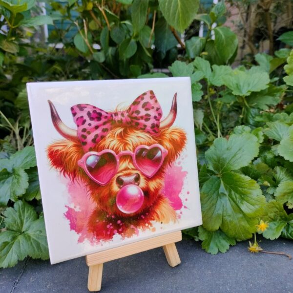 tegel met afbeelding, roze koe met kauwgombel