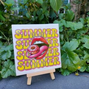 Tegel met afbeelding. Summer, in de kleur, geel met rood en roze