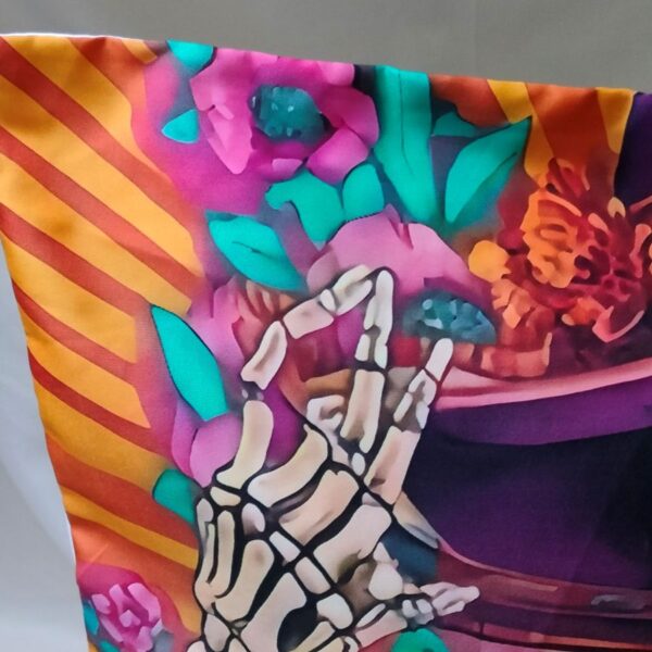 Halloween kussenhoes - skull in vrolijke pastel kleuren