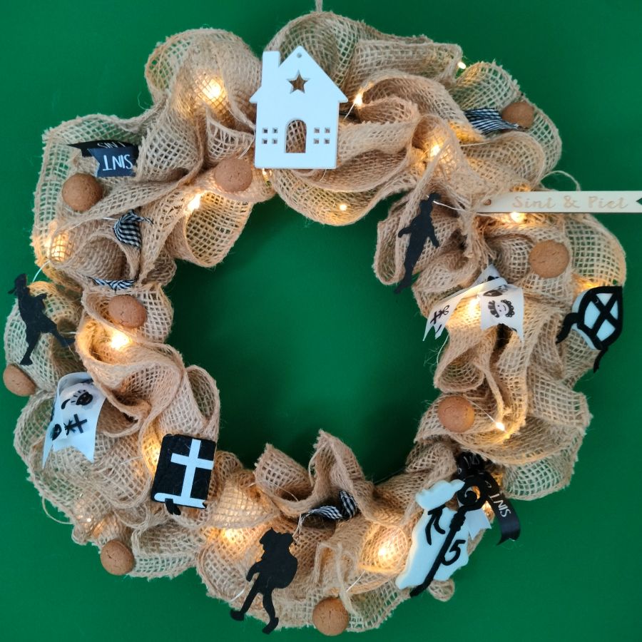 Sinterklaas krans gemaakt van jute
