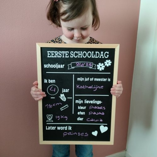 Eerste schooldag krijtbord. Dit krijtbord kun je invullen tijdens de eerste schooldag n het nieuwe schooljaar