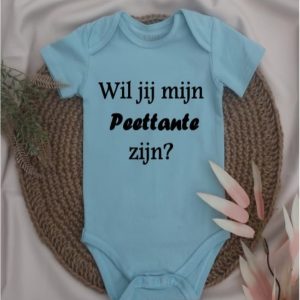 Blauwe babyromper met een gepersonaliseerde opdruk, zoals een naam, grappige tekst of schattige illustratie, ontworpen naar wens